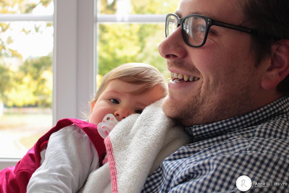 première famille père fille câlin