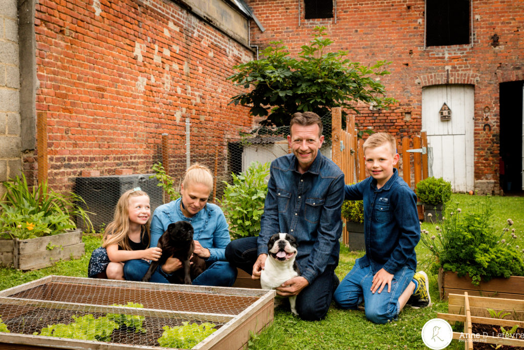 Photo famille jardin animaux