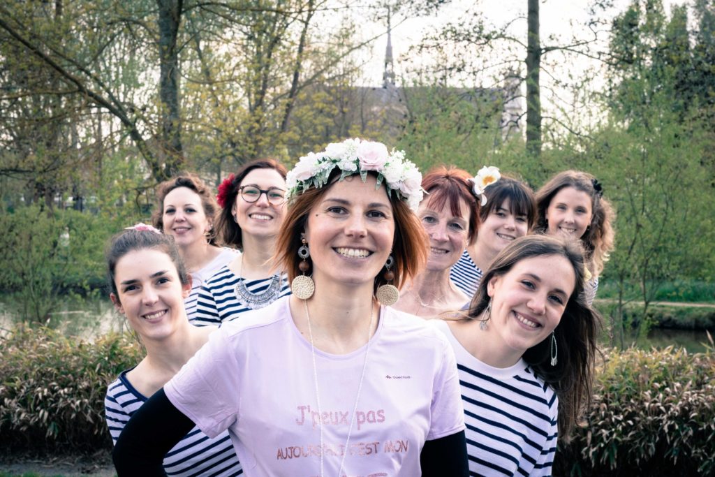 Une couronne de fleurs pour un EVJF photo groupe