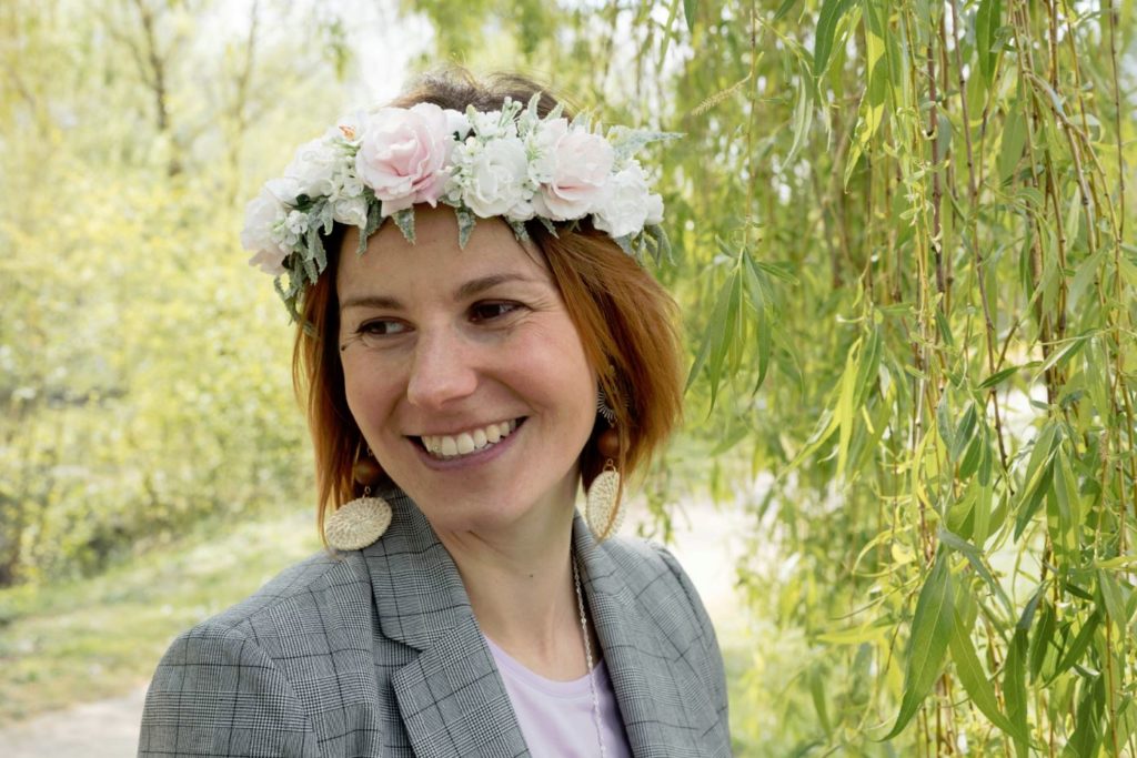 Une couronne de fleurs pour un EVJF future mariée