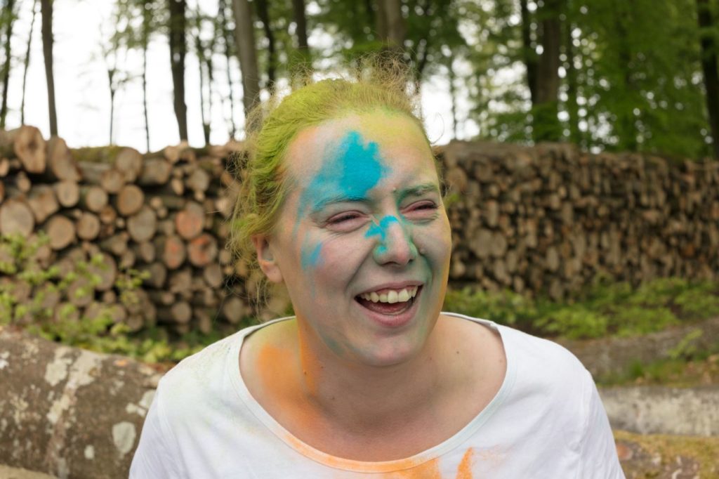 Enterrement de vie de jeune fille en couleurs sourire