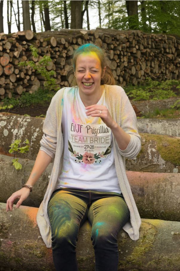 Enterrement de vie de jeune fille en couleurs rire