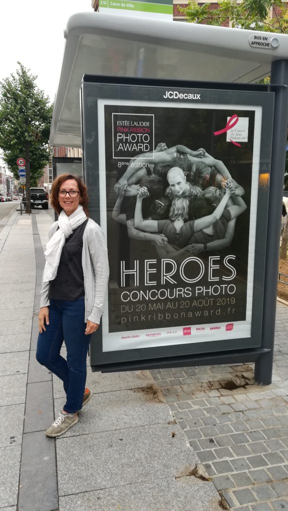 Photo finaliste 2018 Estée Lauder Pink Ribbon Photo Award Moi et abribus Amiens