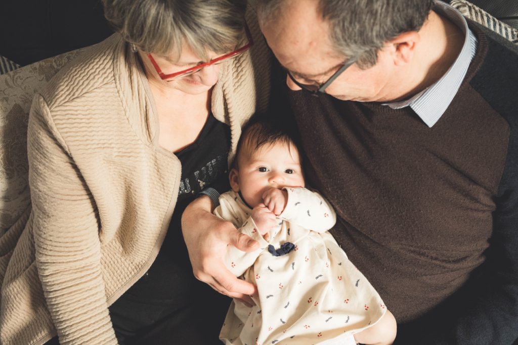 l'arrivée de Mademoiselle J grands-parents